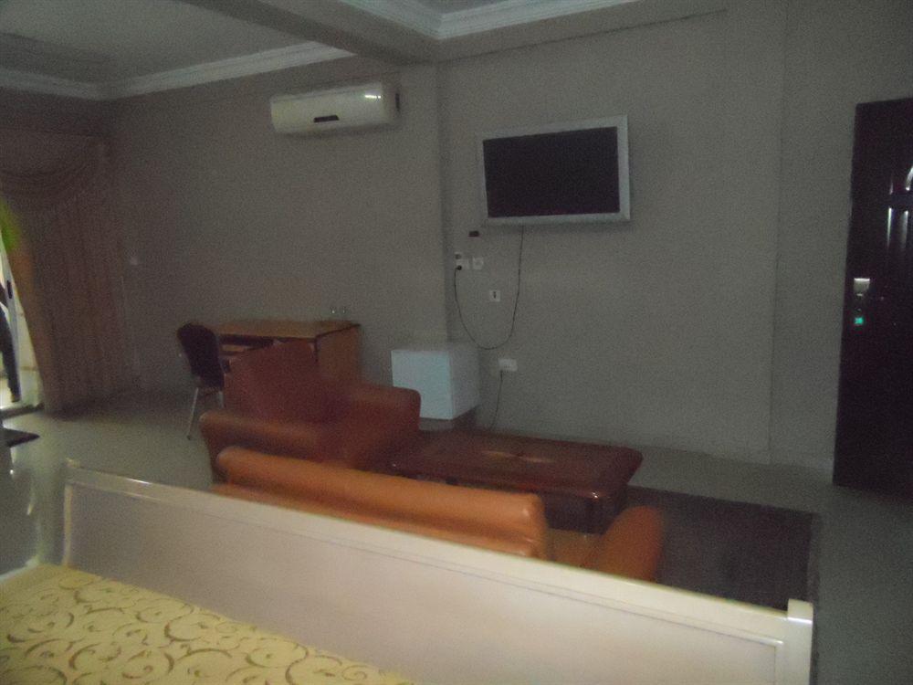 فندق كوماسيفي  Yegoala المظهر الخارجي الصورة